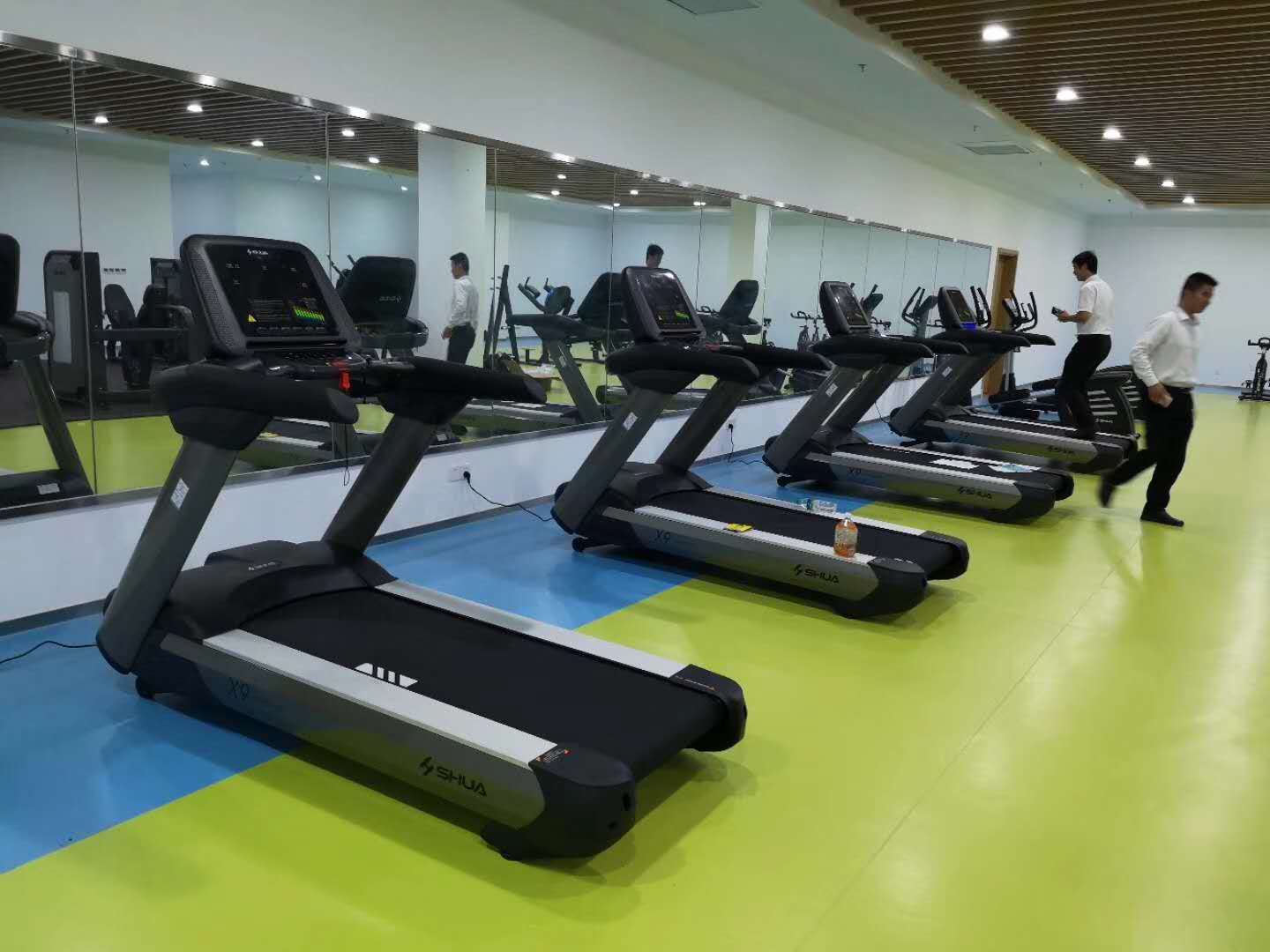 单位健身房器材